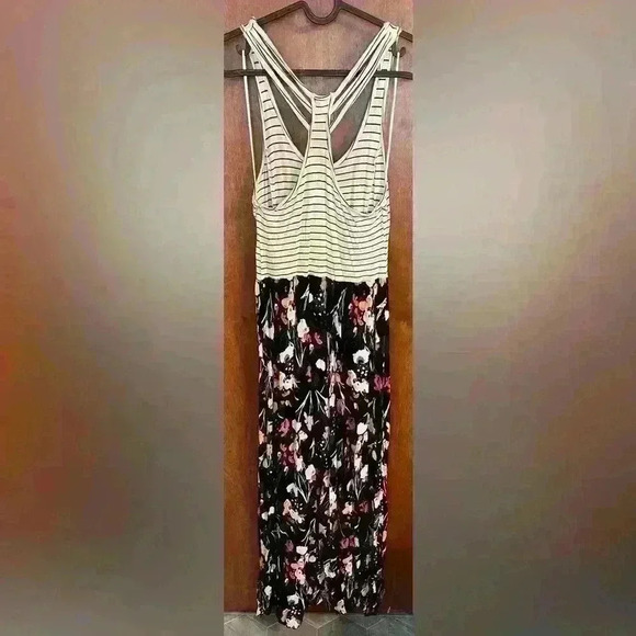 Women’s Mudd floral stripe maxi dress size medium - Picture 4 of 5